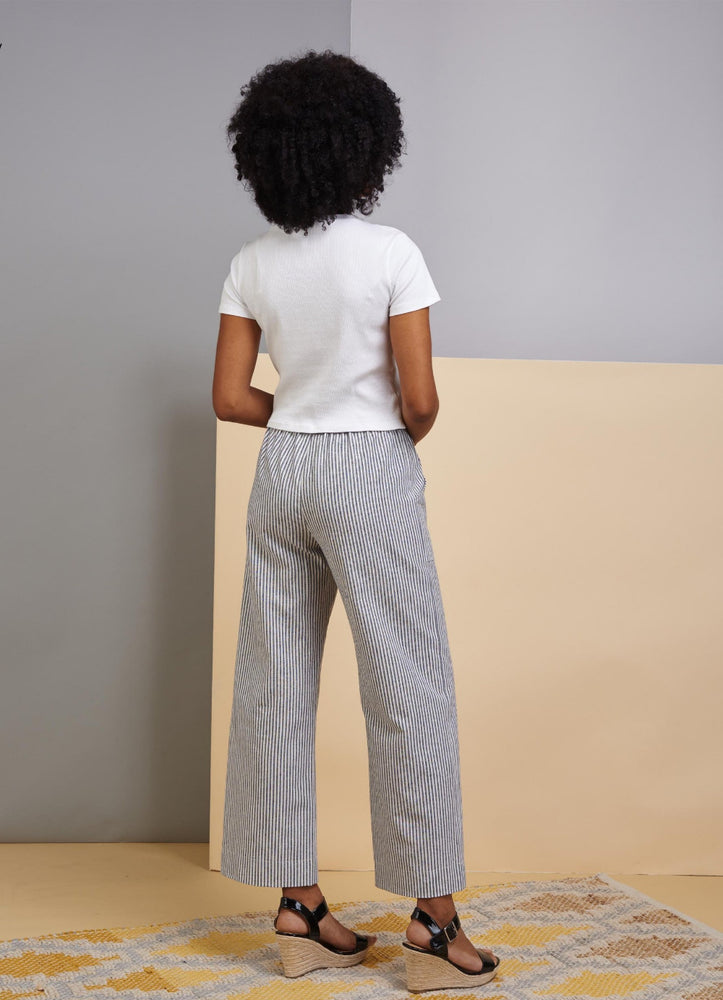 Simplicity 8841 - Pull on Trousers
