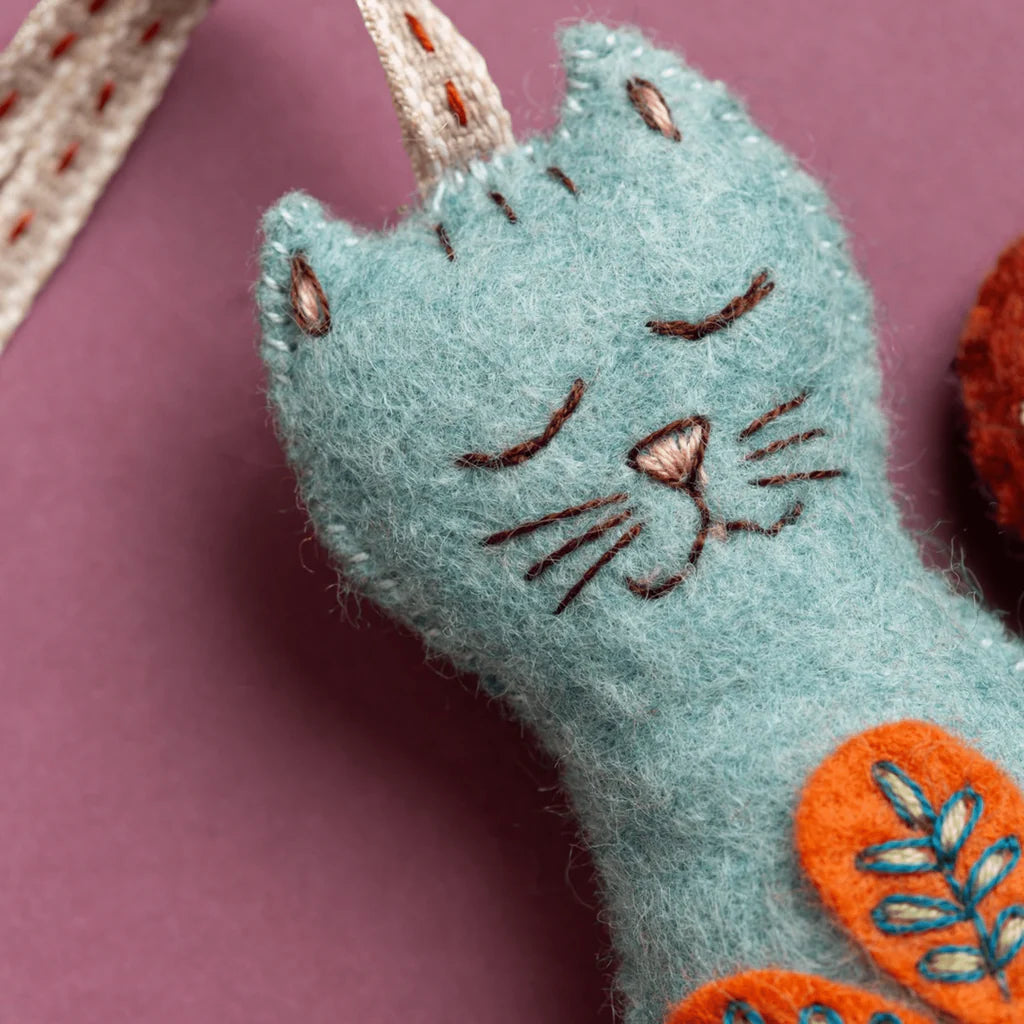 Corinne Lapierre Craft Kit - Folk Embroidered Cat