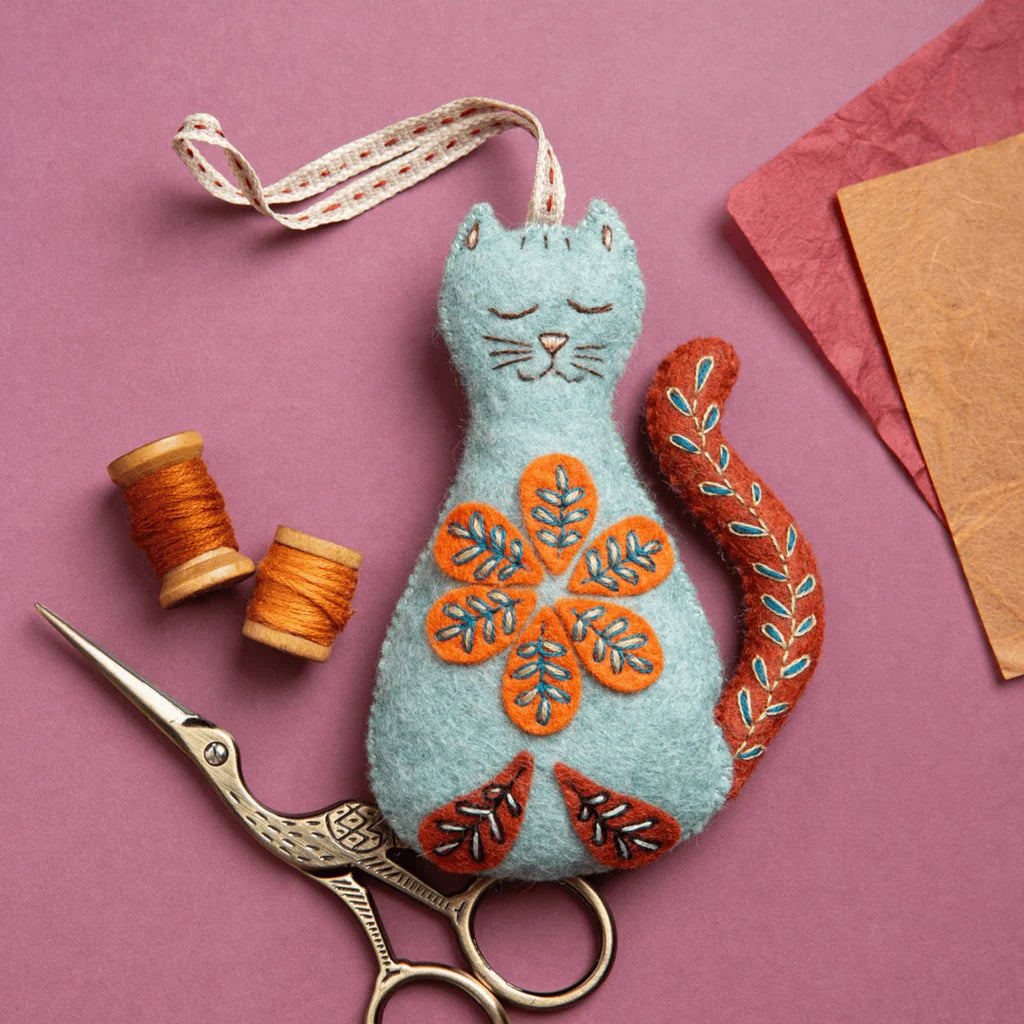 Corinne Lapierre Craft Kit - Folk Embroidered Cat