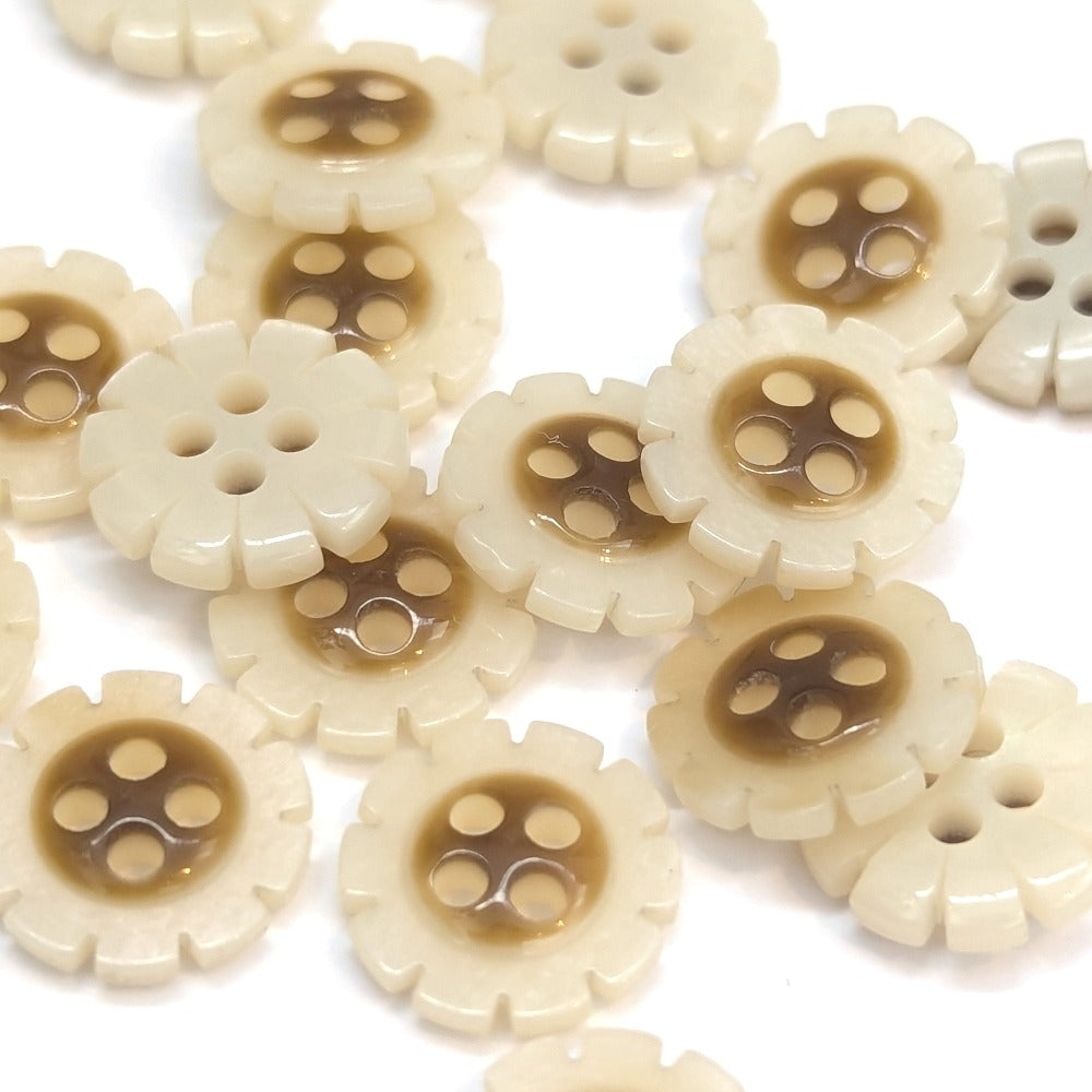 Tiny Button - Cream Daisy - 11mm