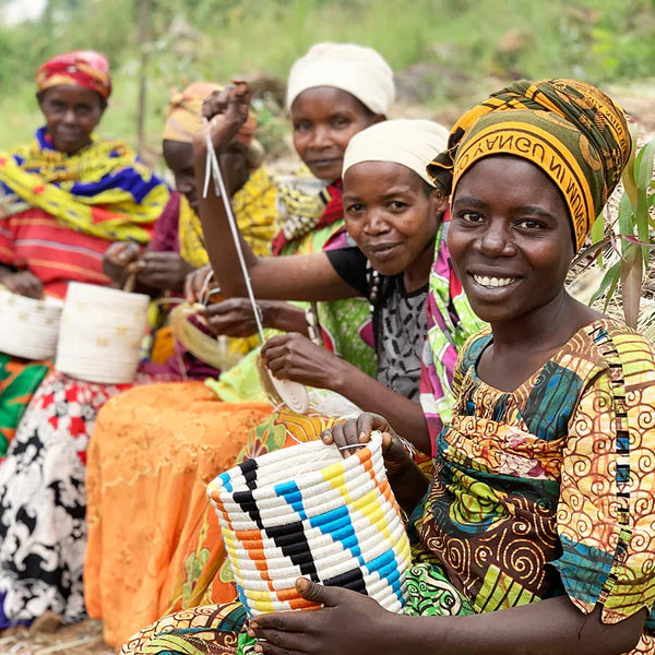 Selvedge Magazine - Issue 118 - Hand In Hand