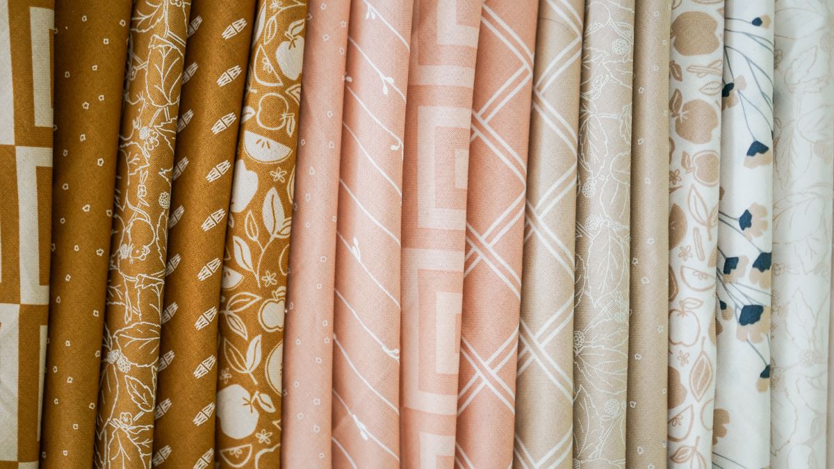 Printed Cotton Poplin - Rainier - Flower Chain - Eggshell