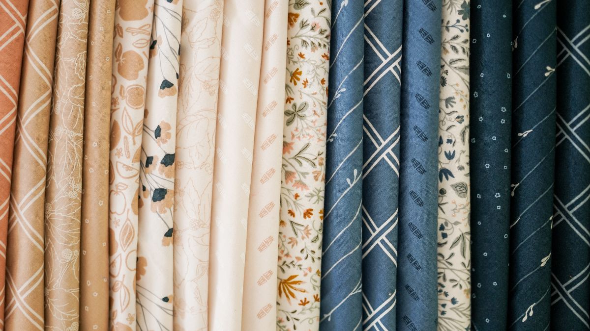 Printed Cotton Poplin - Rainier - Flower Chain - Eggshell