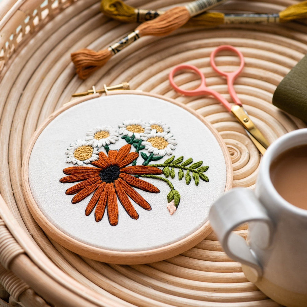 Modern Embroidery Kit - Retro Daisies