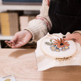Modern Embroidery Kit - Retro Daisies