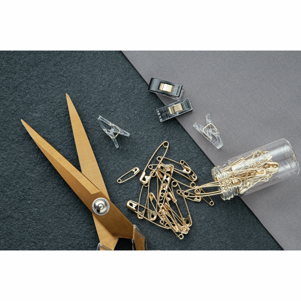 Hemline Gold - 50 Assorted Size Safety Pins - Gold