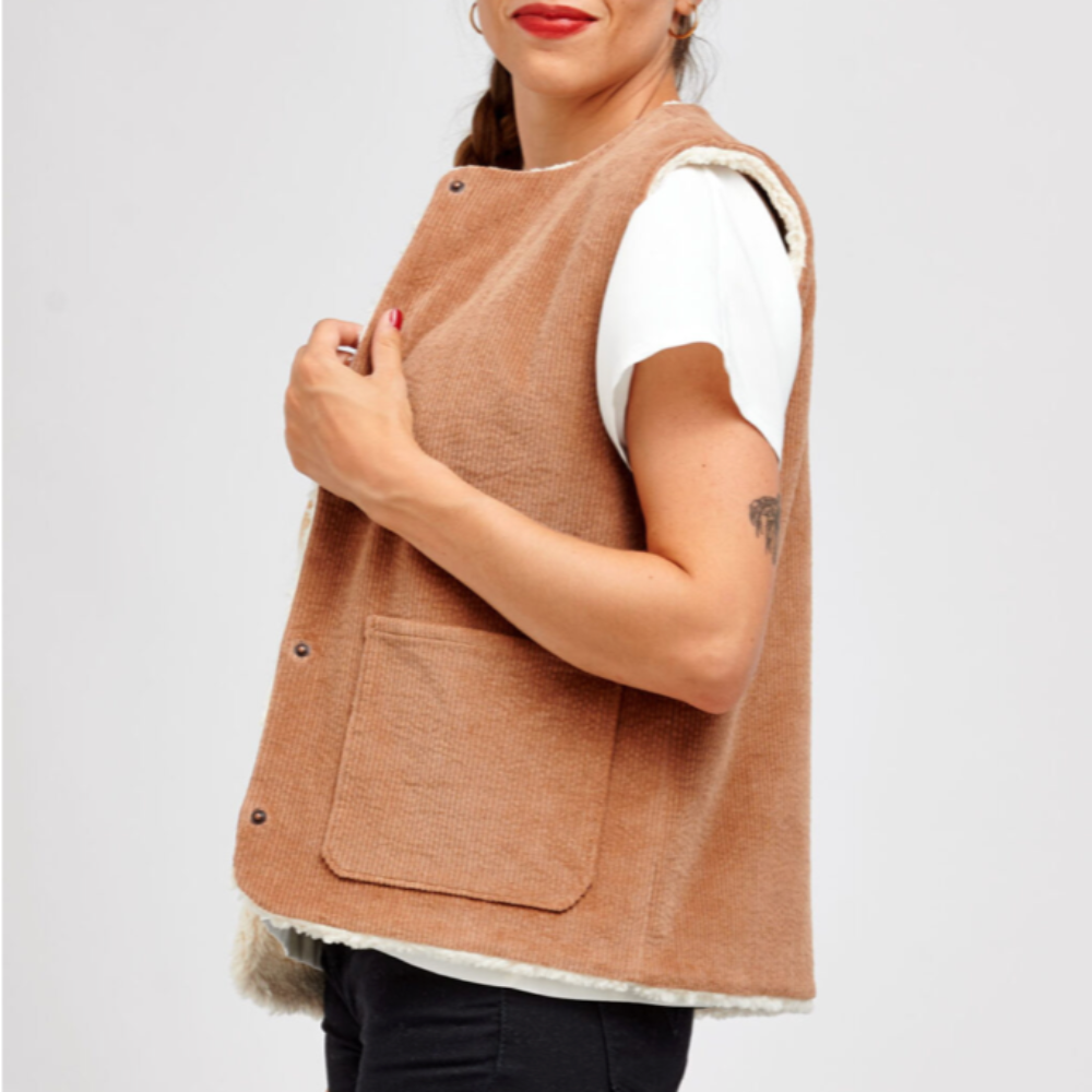 I AM - Hathor - Vest