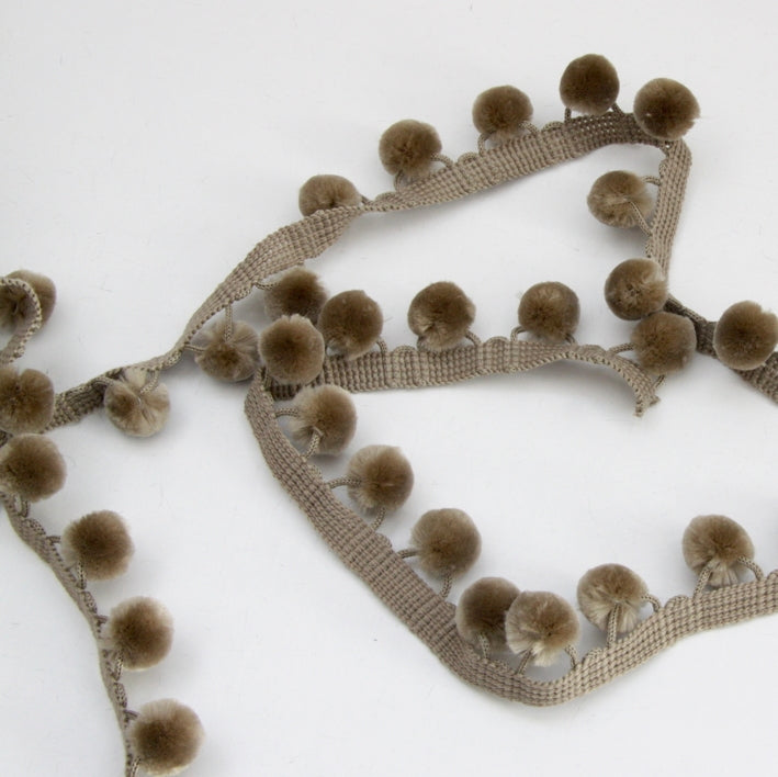 Pom Pom Edging 18mm - Stone