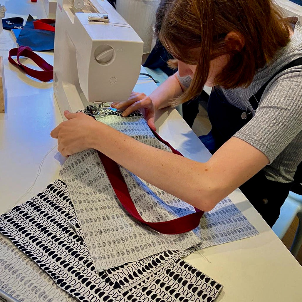 Introduction to Machine Sewing: Make a Tote Bag Or Envelope Cushion